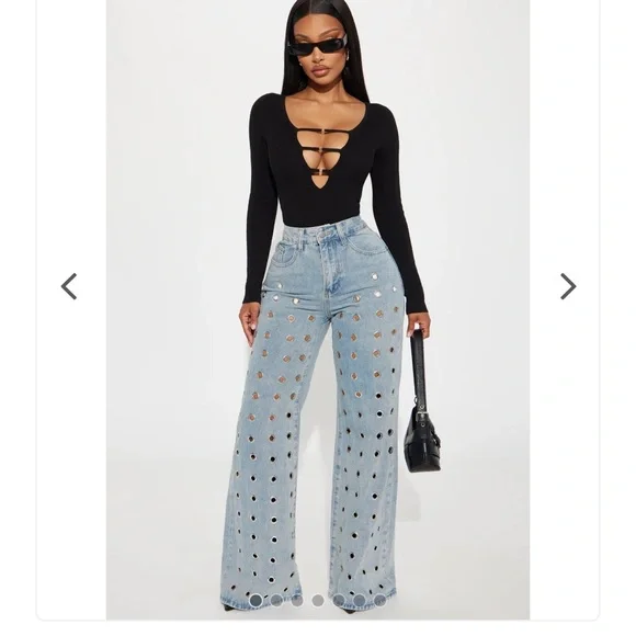 Throwing You Off Grommet Rigid Flare Jeans - Light Wash - Picture 1 of 3